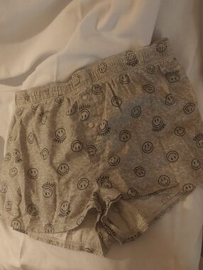 Love PINK Sz M Gray Smiley Face Lounge Shorts